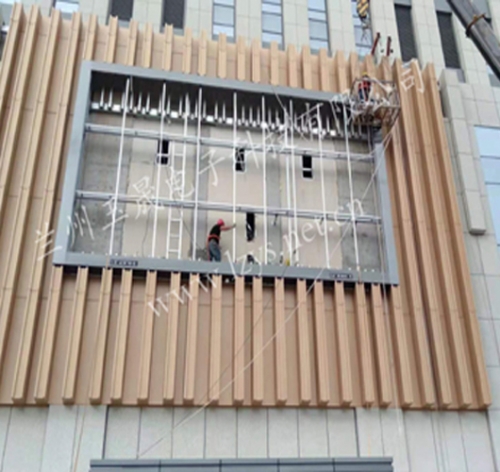 甘肅蘭州市室外P6LED顯示屏安裝進(jìn)行中